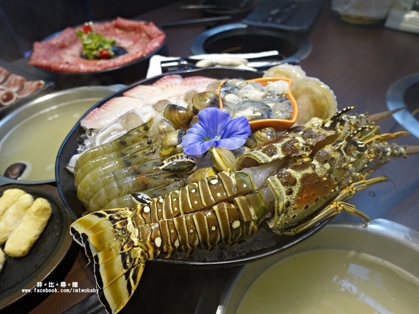 化饈火鍋《原肉、海鮮、時蔬 專賣》：【板橋火鍋】化饈火鍋 主打天然原味新鮮高檔食材 卻擁有平價美味鍋物的頂級享受 原肉/海鮮/時蔬專賣 文末抽獎