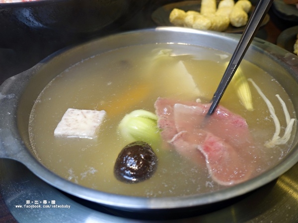 化饈火鍋《原肉、海鮮、時蔬 專賣》：【板橋火鍋】化饈火鍋 主打天然原味新鮮高檔食材 卻擁有平價美味鍋物的頂級享受 原肉/海鮮/時蔬專賣 文末抽獎