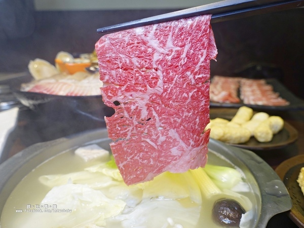 化饈火鍋《原肉、海鮮、時蔬 專賣》：【板橋火鍋】化饈火鍋 主打天然原味新鮮高檔食材 卻擁有平價美味鍋物的頂級享受 原肉/海鮮/時蔬專賣 文末抽獎