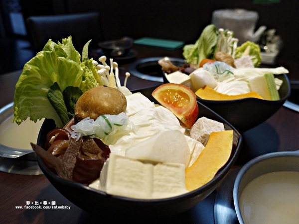 化饈火鍋《原肉、海鮮、時蔬 專賣》：【板橋火鍋】化饈火鍋 主打天然原味新鮮高檔食材 卻擁有平價美味鍋物的頂級享受 原肉/海鮮/時蔬專賣 文末抽獎