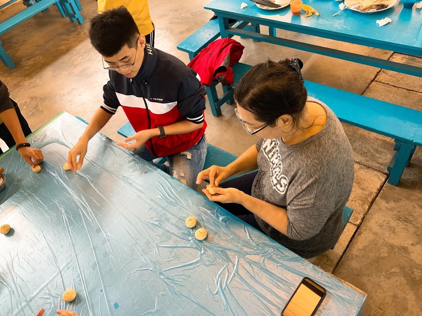 【苑裡火車站】台中大甲李安妮農場／向日葵🌻｜品嚐道地農場美食🍗、DIY芋頭酥