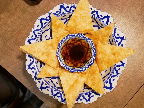 藍象廷：藍象廷-台中SOGO泰式料理吃到飽  不同於中友店推車送餐  自助取餐想吃什麼夾什麼  還有各式小點和摩摩喳喳DIY