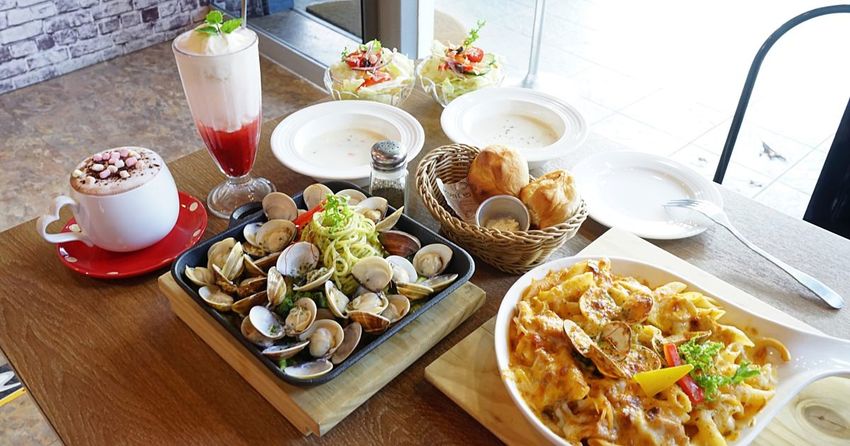 蘿勒廚房|台中大里輕食早午餐推薦,網美最愛的工業風混搭貨櫃風,招牌青醬系列餐點,份量足又價格實惠!