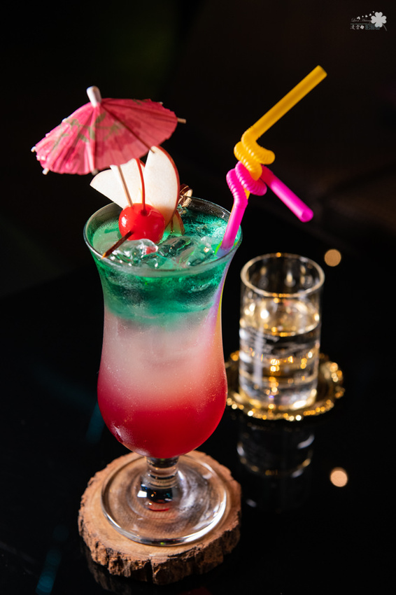 台北酒吧推薦》轉角酒吧La Esquina - 中山區超人氣BAR 華麗調酒微醺之樂 - 時空幻境 凌雲江海清