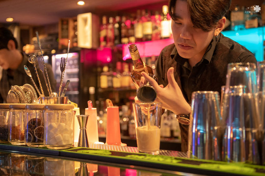 台北酒吧推薦》轉角酒吧La Esquina - 中山區超人氣BAR 華麗調酒微醺之樂 - 時空幻境 凌雲江海清