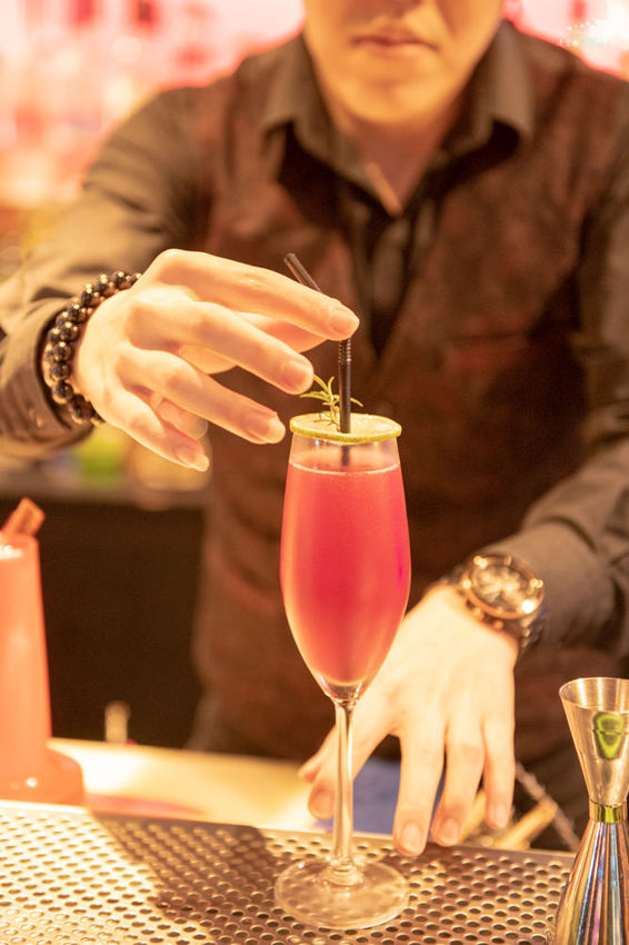 台北酒吧推薦》轉角酒吧La Esquina - 中山區超人氣BAR 華麗調酒微醺之樂 - 時空幻境 凌雲江海清