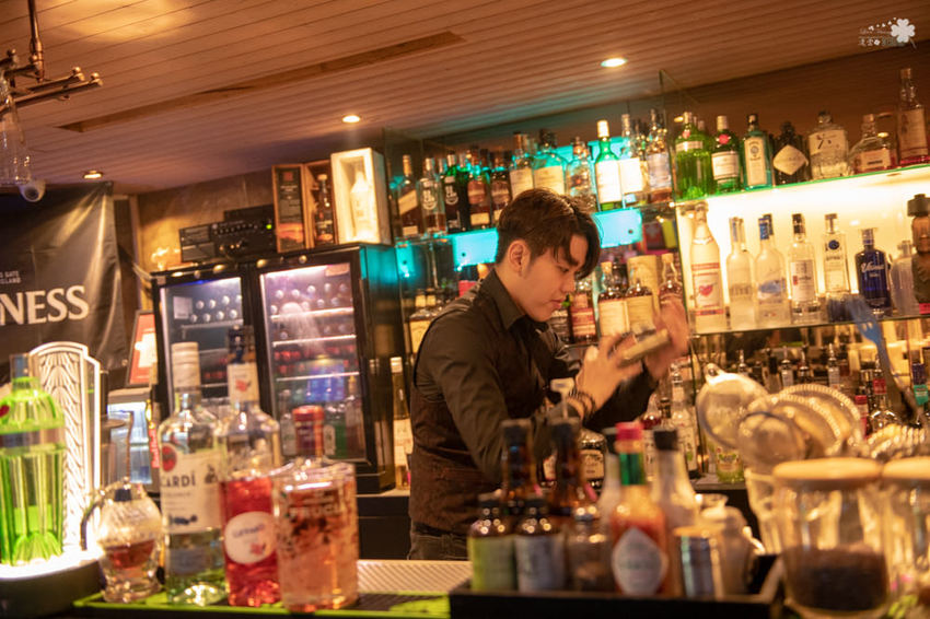 台北酒吧推薦》轉角酒吧La Esquina - 中山區超人氣BAR 華麗調酒微醺之樂 - 時空幻境 凌雲江海清