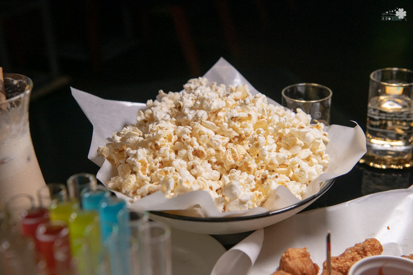 台北酒吧推薦》轉角酒吧La Esquina - 中山區超人氣BAR 華麗調酒微醺之樂 - 時空幻境 凌雲江海清