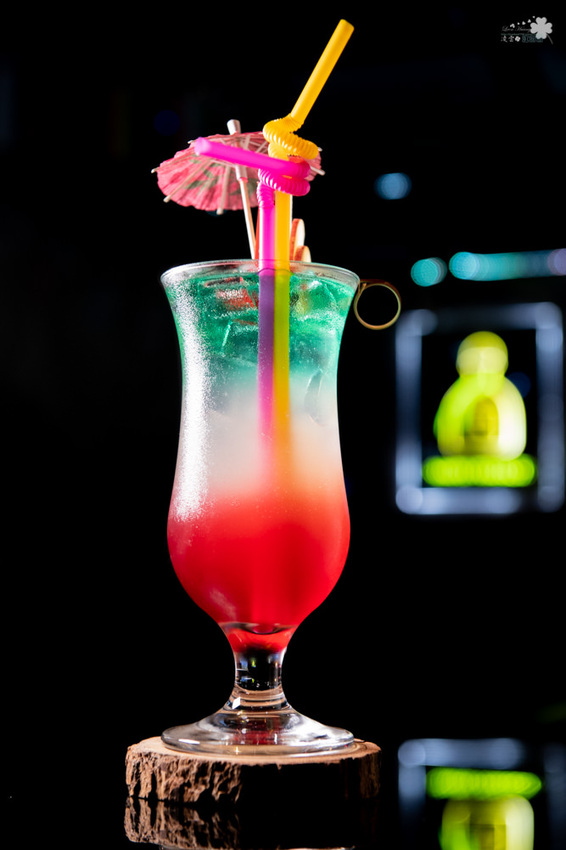 台北酒吧推薦》轉角酒吧La Esquina - 中山區超人氣BAR 華麗調酒微醺之樂 - 時空幻境 凌雲江海清