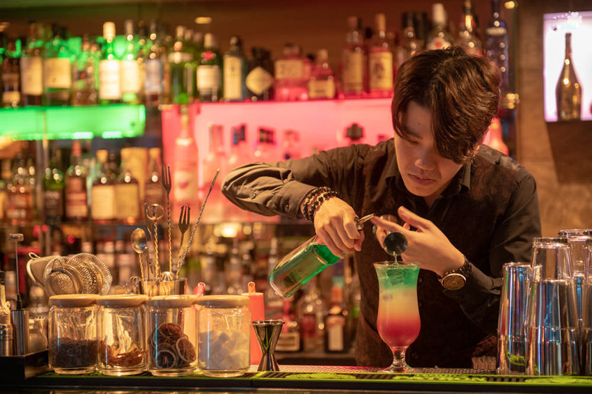 台北酒吧推薦》轉角酒吧La Esquina - 中山區超人氣BAR 華麗調酒微醺之樂 - 時空幻境 凌雲江海清