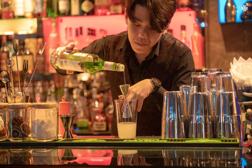 台北酒吧推薦》轉角酒吧La Esquina - 中山區超人氣BAR 華麗調酒微醺之樂 - 時空幻境 凌雲江海清