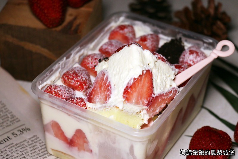 新莊甜點/草莓控推薦『京橋坊現烤手作烘焙』冬天期間限定,大湖草莓蛋糕盒,兩盒以上有優惠!