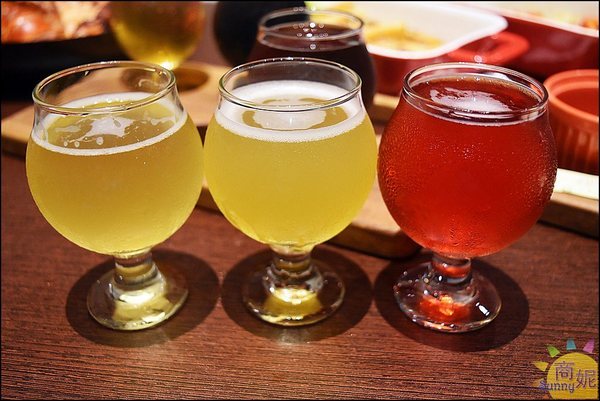 掌門精釀啤酒(台中文心店)：台中啤酒餐廳。掌門精釀啤酒文心店。世界啤酒金牌獎24支酒頭加上義式海鮮料理 餐與酒都讓人驚艷