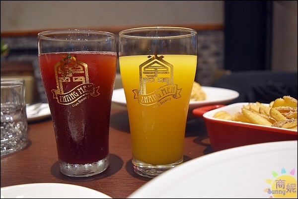 掌門精釀啤酒(台中文心店)：台中啤酒餐廳。掌門精釀啤酒文心店。世界啤酒金牌獎24支酒頭加上義式海鮮料理 餐與酒都讓人驚艷