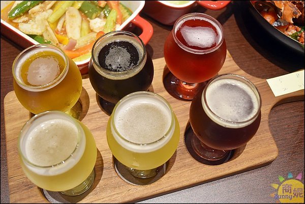 掌門精釀啤酒(台中文心店)：台中啤酒餐廳。掌門精釀啤酒文心店。世界啤酒金牌獎24支酒頭加上義式海鮮料理 餐與酒都讓人驚艷