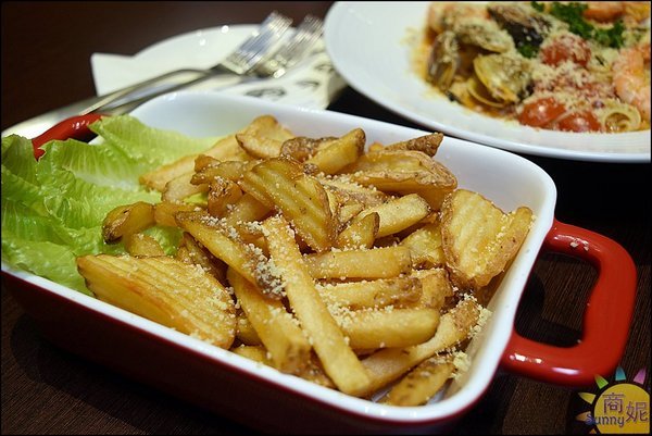 掌門精釀啤酒(台中文心店)：台中啤酒餐廳。掌門精釀啤酒文心店。世界啤酒金牌獎24支酒頭加上義式海鮮料理 餐與酒都讓人驚艷