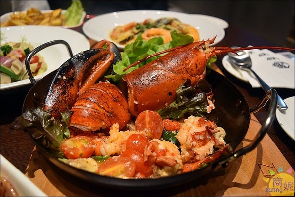 掌門精釀啤酒(台中文心店)：台中啤酒餐廳。掌門精釀啤酒文心店。世界啤酒金牌獎24支酒頭加上義式海鮮料理 餐與酒都讓人驚艷