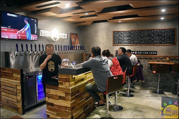 掌門精釀啤酒(台中文心店)：台中啤酒餐廳。掌門精釀啤酒文心店。世界啤酒金牌獎24支酒頭加上義式海鮮料理 餐與酒都讓人驚艷