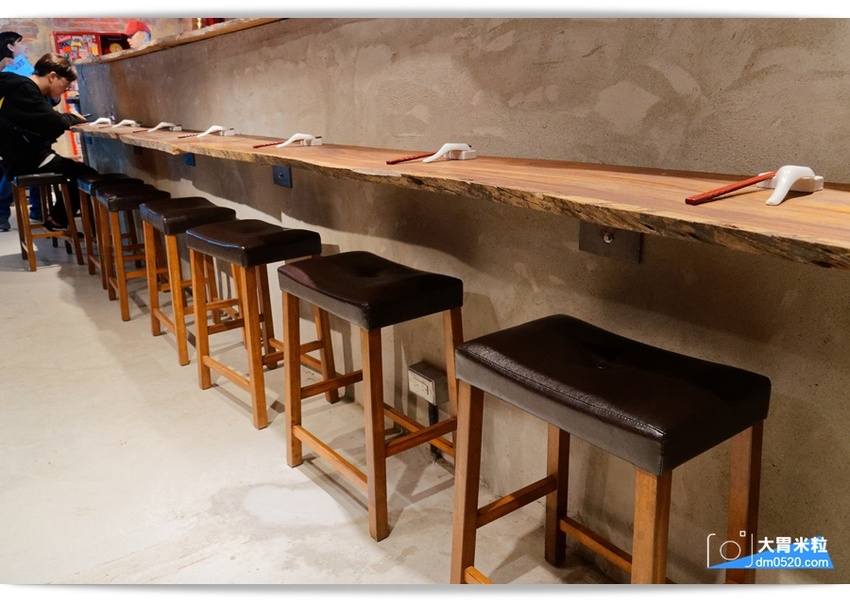 台北東區最潮牛肉麵!姑媽咪牛肉麵,精燉湯頭x復古時尚混搭不受限,必吃私房小菜/爺爺的皮蛋豆腐,台北大安區牛肉麵推薦, - 大胃米粒 DAVID & MILLY