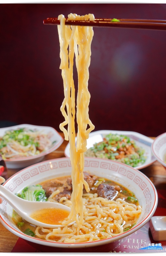 台北東區最潮牛肉麵!姑媽咪牛肉麵,精燉湯頭x復古時尚混搭不受限,必吃私房小菜/爺爺的皮蛋豆腐,台北大安區牛肉麵推薦, - 大胃米粒 DAVID & MILLY