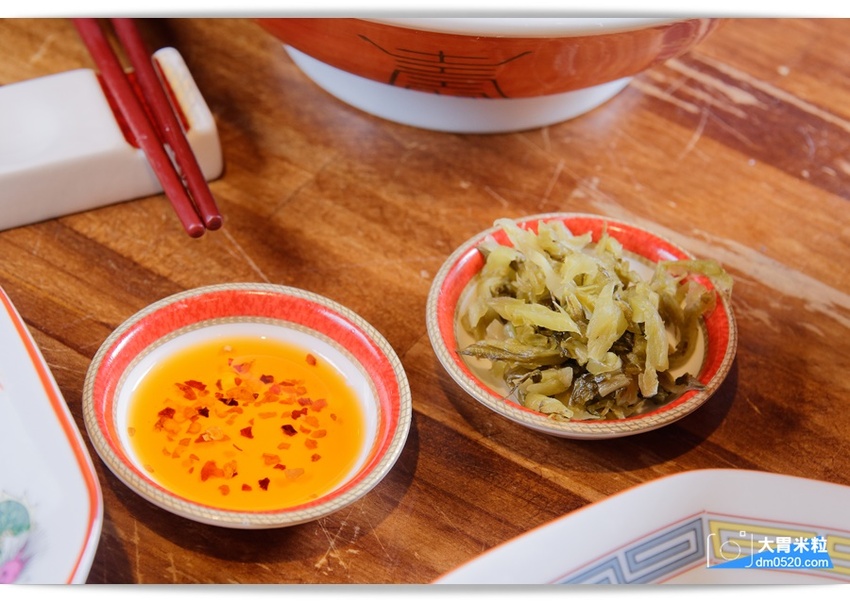 台北東區最潮牛肉麵!姑媽咪牛肉麵,精燉湯頭x復古時尚混搭不受限,必吃私房小菜/爺爺的皮蛋豆腐,台北大安區牛肉麵推薦, - 大胃米粒 DAVID & MILLY