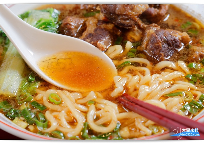 台北東區最潮牛肉麵!姑媽咪牛肉麵,精燉湯頭x復古時尚混搭不受限,必吃私房小菜/爺爺的皮蛋豆腐,台北大安區牛肉麵推薦, - 大胃米粒 DAVID & MILLY