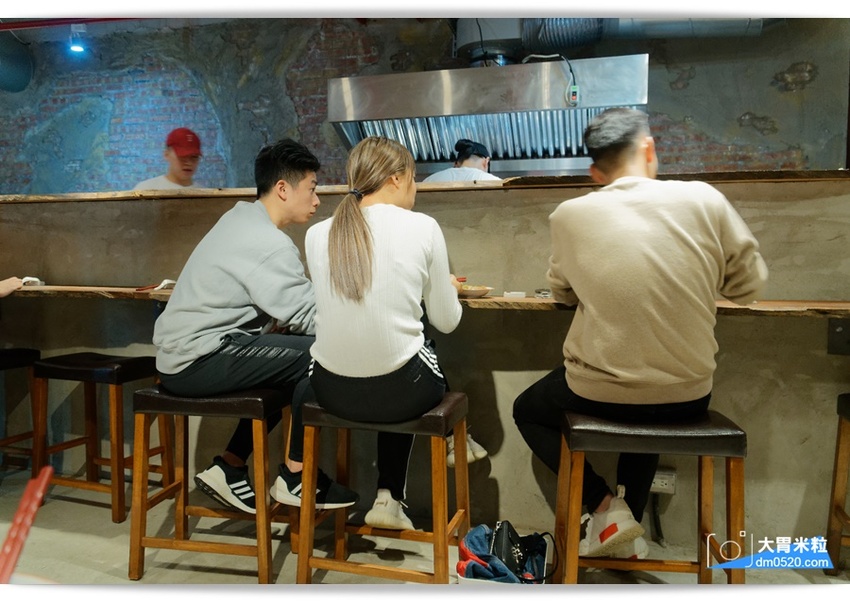 台北東區最潮牛肉麵!姑媽咪牛肉麵,精燉湯頭x復古時尚混搭不受限,必吃私房小菜/爺爺的皮蛋豆腐,台北大安區牛肉麵推薦, - 大胃米粒 DAVID & MILLY