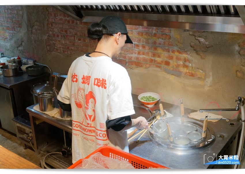 台北東區最潮牛肉麵!姑媽咪牛肉麵,精燉湯頭x復古時尚混搭不受限,必吃私房小菜/爺爺的皮蛋豆腐,台北大安區牛肉麵推薦, - 大胃米粒 DAVID & MILLY