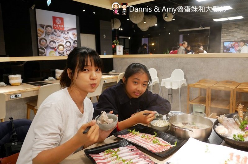 《新竹竹北美食》Umi火鍋水產直賣所 。活體海鮮豪華版海陸雙人套餐x北海道昆布柴魚高湯︱菜單價位菜色分享(影片)