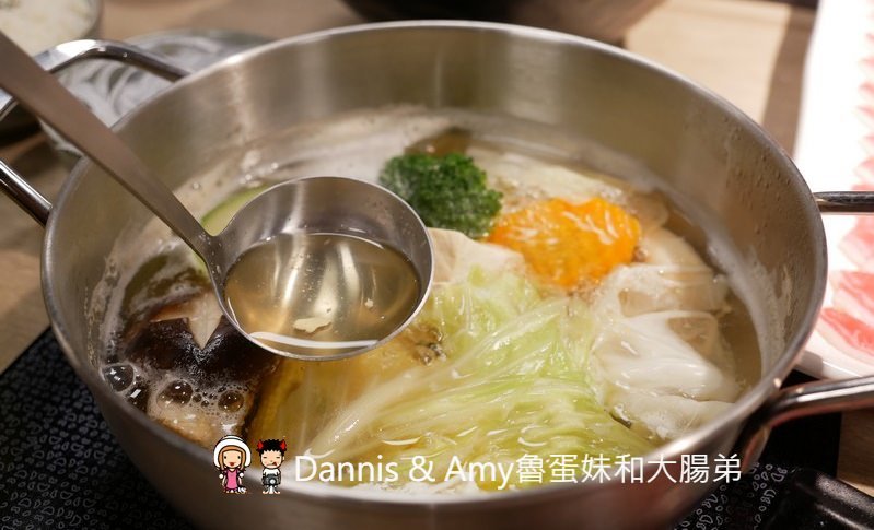 《新竹竹北美食》Umi火鍋水產直賣所 。活體海鮮豪華版海陸雙人套餐x北海道昆布柴魚高湯︱菜單價位菜色分享(影片)