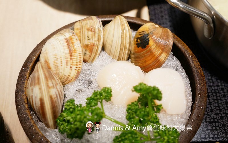 《新竹竹北美食》Umi火鍋水產直賣所 。活體海鮮豪華版海陸雙人套餐x北海道昆布柴魚高湯︱菜單價位菜色分享(影片)