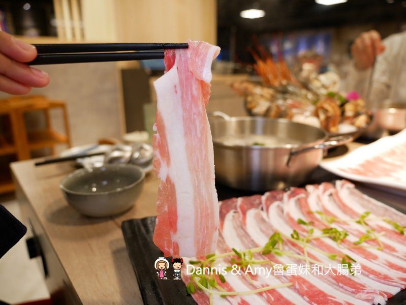 《新竹竹北美食》Umi火鍋水產直賣所 。活體海鮮豪華版海陸雙人套餐x北海道昆布柴魚高湯︱菜單價位菜色分享(影片)