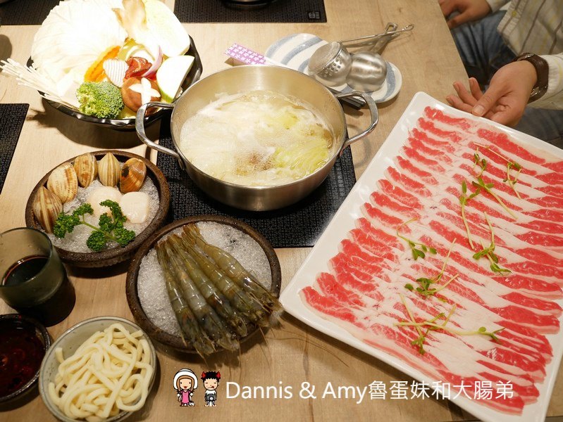 《新竹竹北美食》Umi火鍋水產直賣所 。活體海鮮豪華版海陸雙人套餐x北海道昆布柴魚高湯︱菜單價位菜色分享(影片)