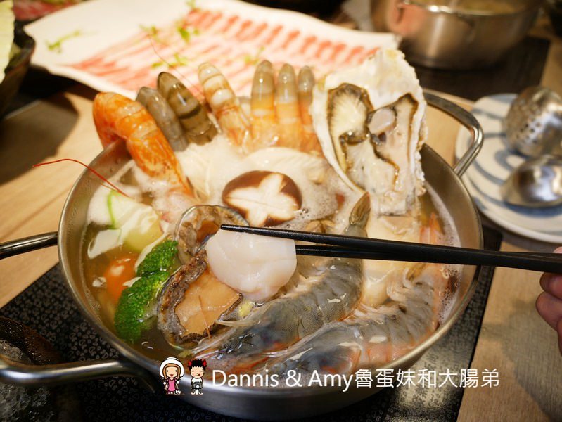《新竹竹北美食》Umi火鍋水產直賣所 。活體海鮮豪華版海陸雙人套餐x北海道昆布柴魚高湯︱菜單價位菜色分享(影片)