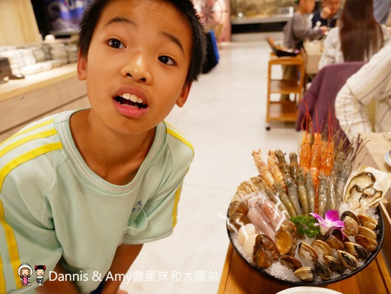 《新竹竹北美食》Umi火鍋水產直賣所 。活體海鮮豪華版海陸雙人套餐x北海道昆布柴魚高湯︱菜單價位菜色分享(影片)