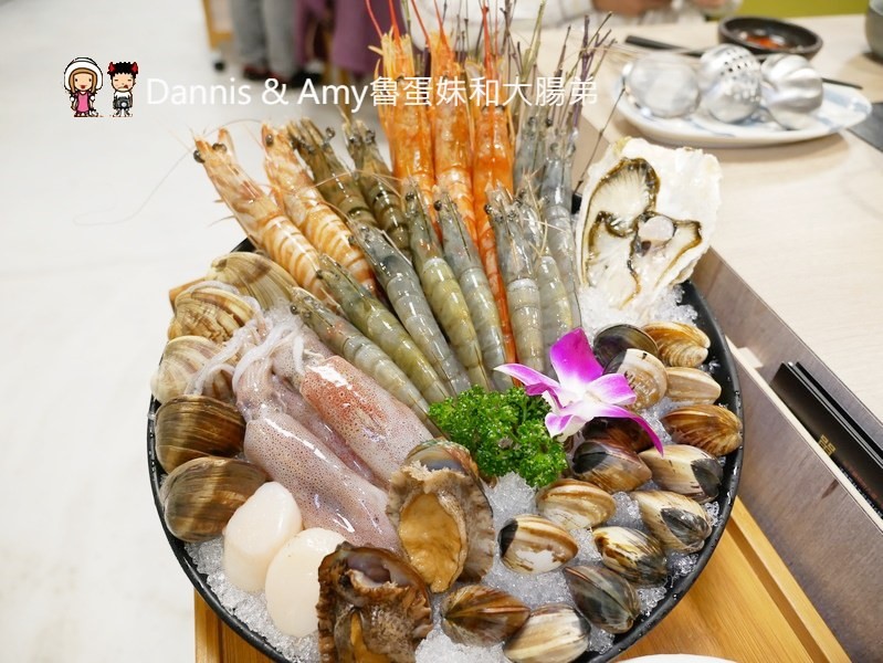 《新竹竹北美食》Umi火鍋水產直賣所 。活體海鮮豪華版海陸雙人套餐x北海道昆布柴魚高湯︱菜單價位菜色分享(影片)