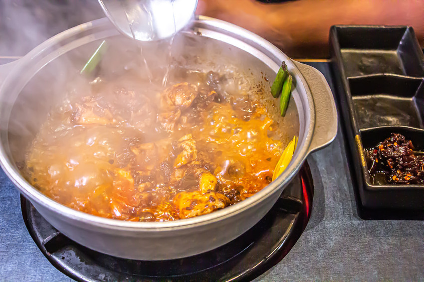 台中大里 星八鍋鍋物潮流，迷人鍋底再一發，麻辣湯頭好順喉! - 微笑Joe幸運