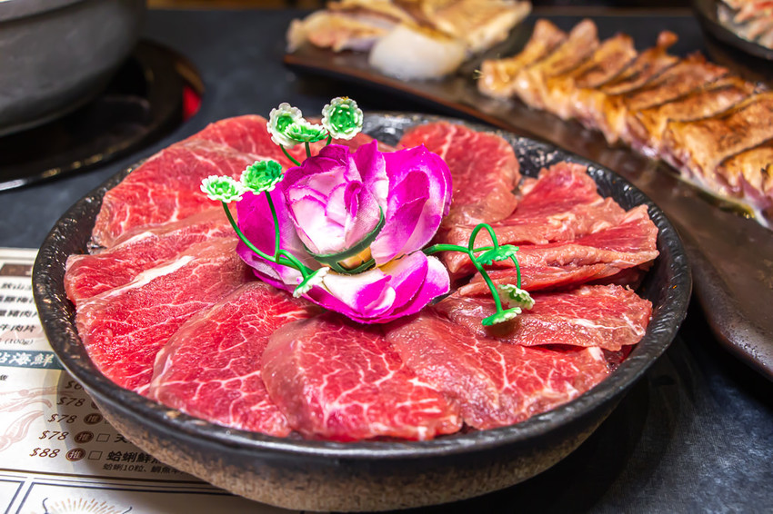 台中大里 星八鍋鍋物潮流，迷人鍋底再一發，麻辣湯頭好順喉! - 微笑Joe幸運