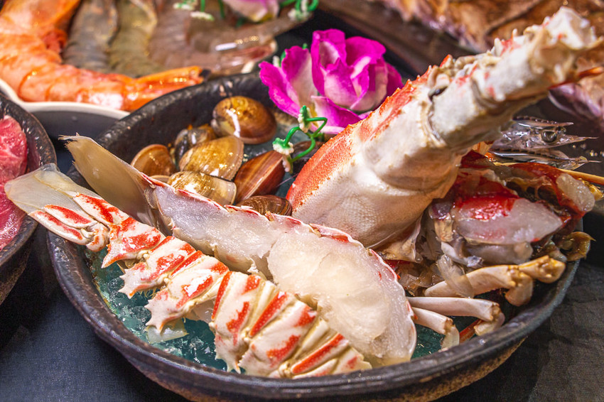 台中大里 星八鍋鍋物潮流，迷人鍋底再一發，麻辣湯頭好順喉! - 微笑Joe幸運