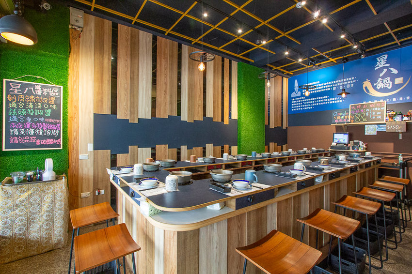 台中大里 星八鍋鍋物潮流，迷人鍋底再一發，麻辣湯頭好順喉! - 微笑Joe幸運