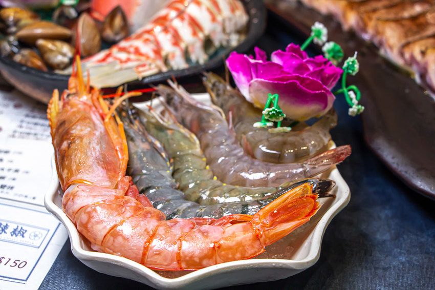 台中大里 星八鍋鍋物潮流，迷人鍋底再一發，麻辣湯頭好順喉! - 微笑Joe幸運