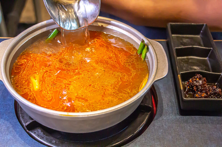 台中大里 星八鍋鍋物潮流，迷人鍋底再一發，麻辣湯頭好順喉! - 微笑Joe幸運