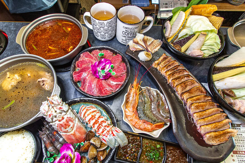 台中大里 星八鍋鍋物潮流，迷人鍋底再一發，麻辣湯頭好順喉! - 微笑Joe幸運