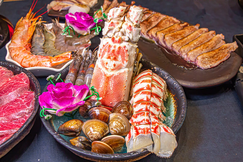 台中大里 星八鍋鍋物潮流，迷人鍋底再一發，麻辣湯頭好順喉! - 微笑Joe幸運