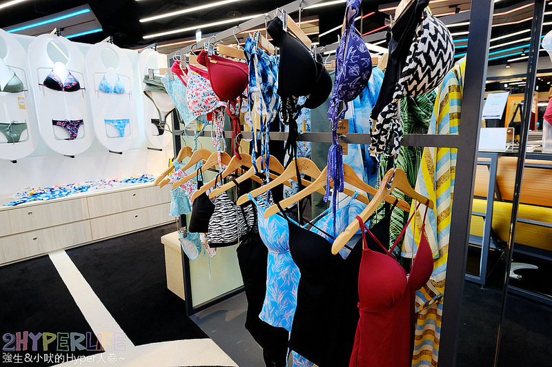 SLASTIK,SLASTIK SHOP,SLASTIK SHOP 台中,SLASTIK 台中,SLASTIK 秀泰文心,SLASTIK 秀泰生活台中文心店,SLASTIK 門市,SLASTIK太陽眼鏡,SLASTIK運動太陽眼鏡,戶外運動太陽眼鏡,秀泰生活台中文心店,血拼買物 @強生與小吠的Hyper人蔘~