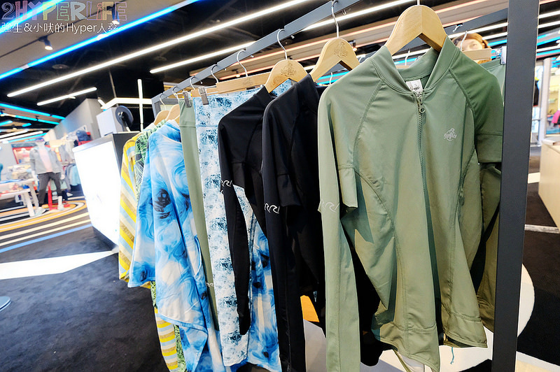 SLASTIK,SLASTIK SHOP,SLASTIK SHOP 台中,SLASTIK 台中,SLASTIK 秀泰文心,SLASTIK 秀泰生活台中文心店,SLASTIK 門市,SLASTIK太陽眼鏡,SLASTIK運動太陽眼鏡,戶外運動太陽眼鏡,秀泰生活台中文心店,血拼買物 @強生與小吠的Hyper人蔘~