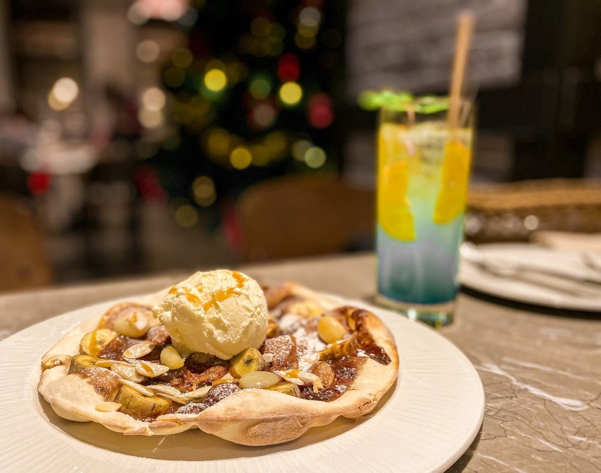 Mad For Garlic 蒜頭香蕉巧克力醬披薩配香草冰淇淋