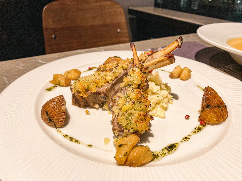 Mad For Garlic 澳洲羊排搭香脆焗蒜蓉