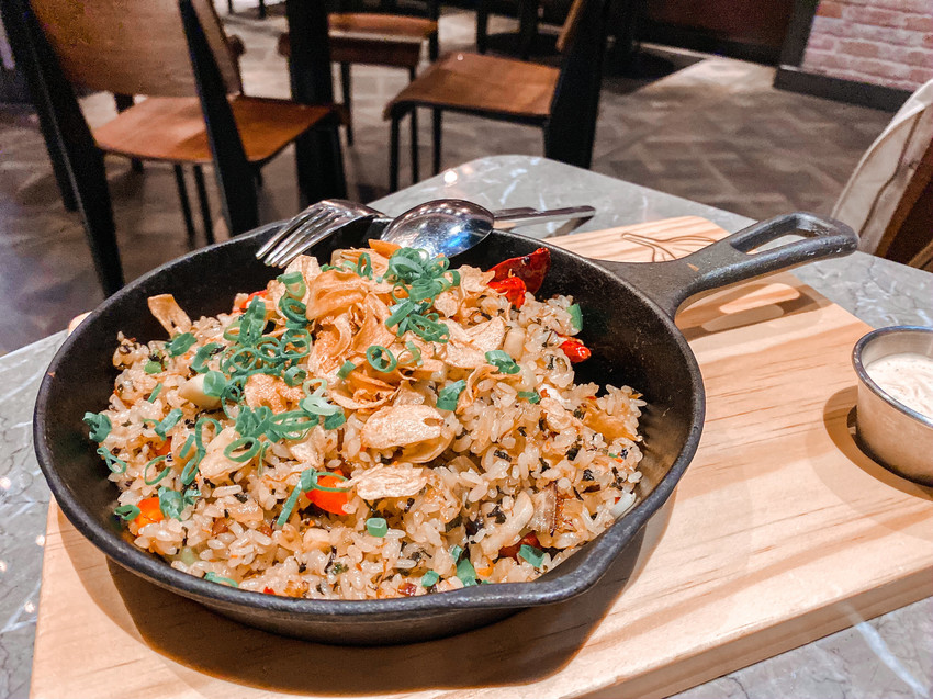 Mad For Garlic 特製蔥油鱈場蟹炒飯