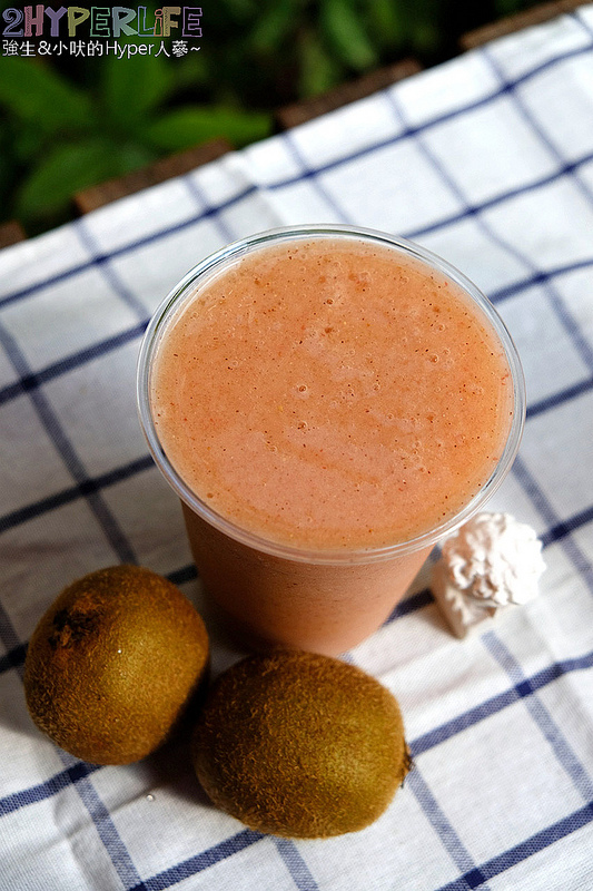 grass南瓜牛奶,南瓜優格,南瓜牛奶,台中現打果汁,台中美食,台中飲料,木瓜牛奶,現切水果,現打果汁,芋頭牛奶,葡萄優格,蘋果優格,酪梨布丁優格,酪梨布丁牛奶,香蕉優格,香蕉牛奶,鮮果汁 @強生與小吠的Hyper人蔘~